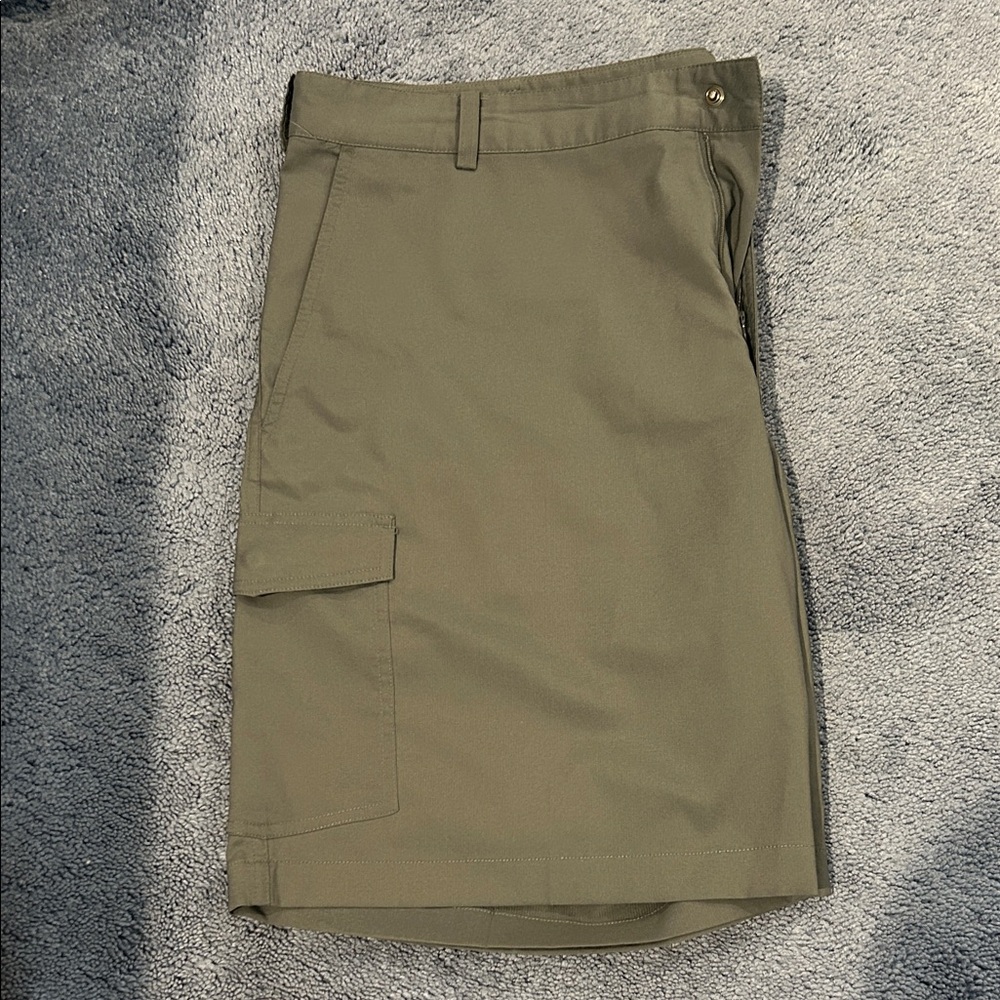 Nike Men's gray Cargo Golf Shorts